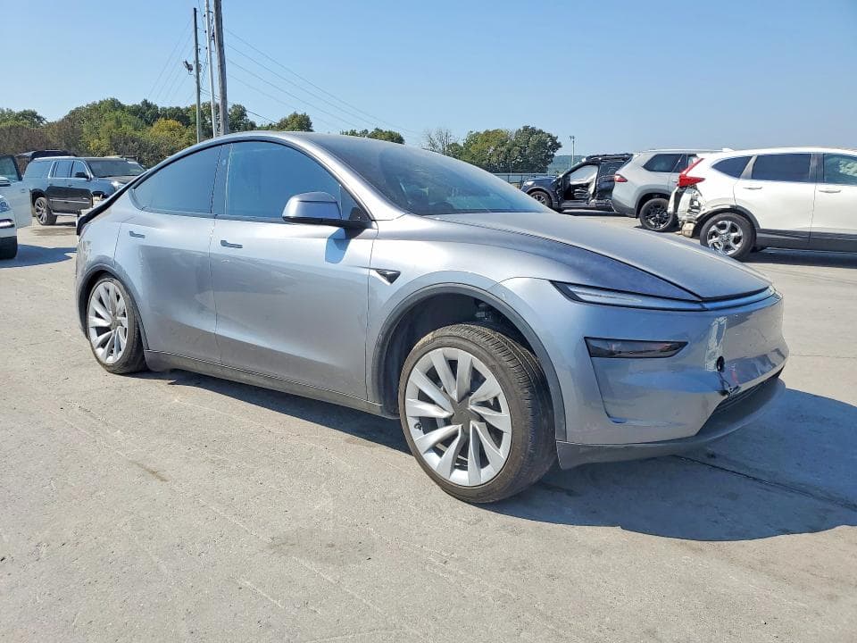 2026 TESLA MODEL Y 4