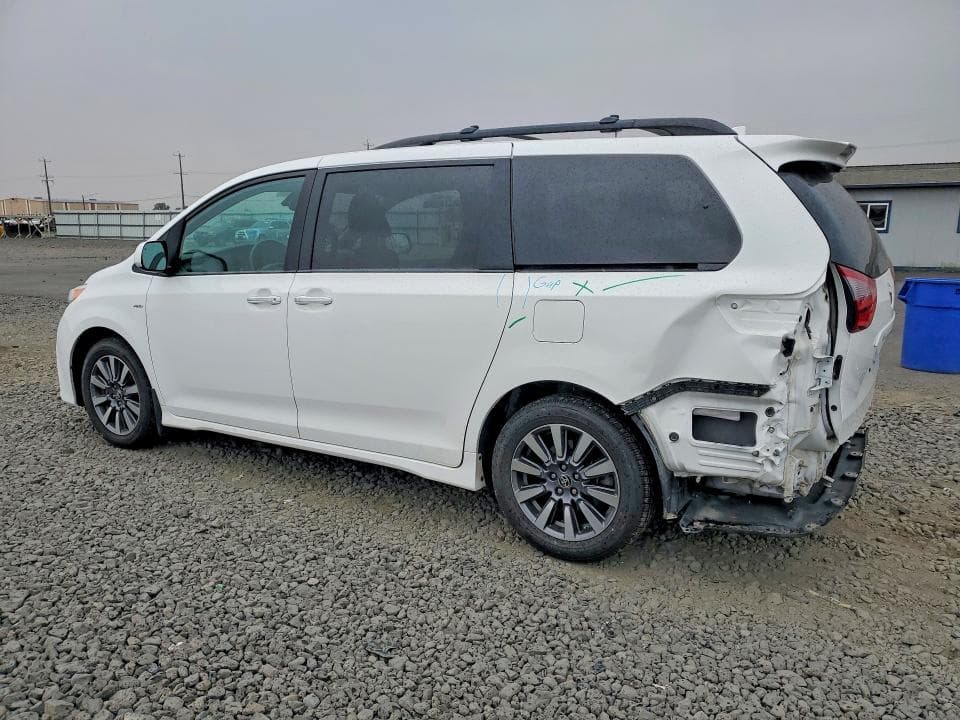 2020 TOYOTA SIENNA LE 2