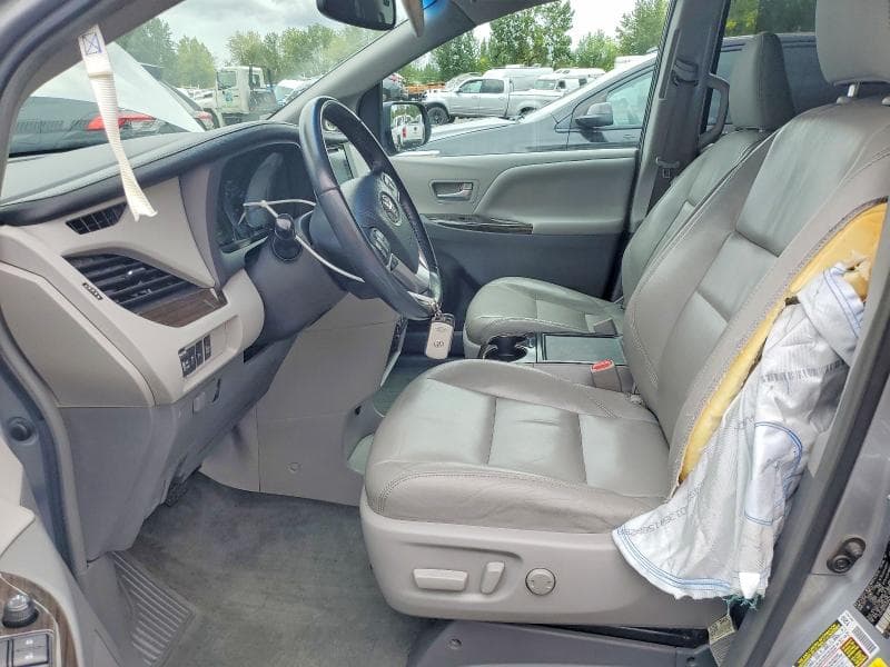 2017 TOYOTA SIENNA XLE 8-PASSENGER 7