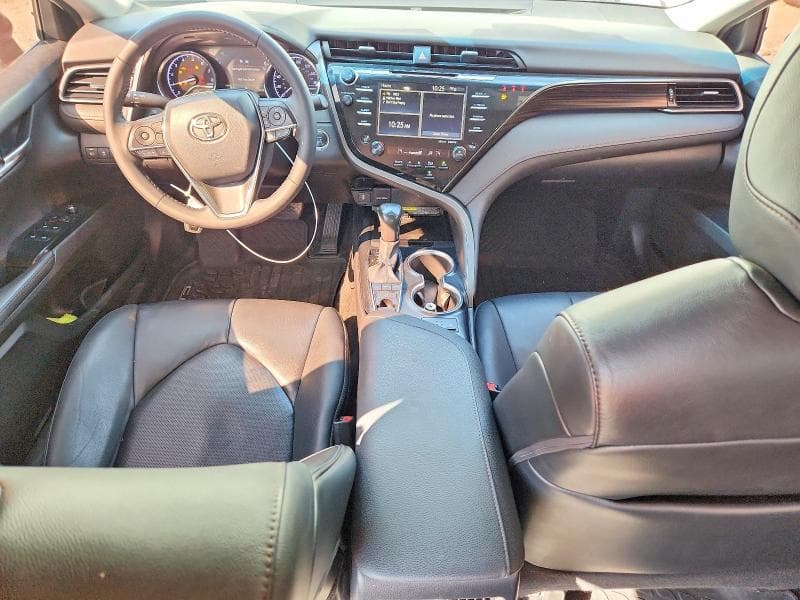 2020 TOYOTA CAMRY XLE 8