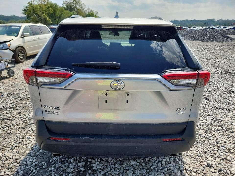 2019 TOYOTA RAV4 XLE 6