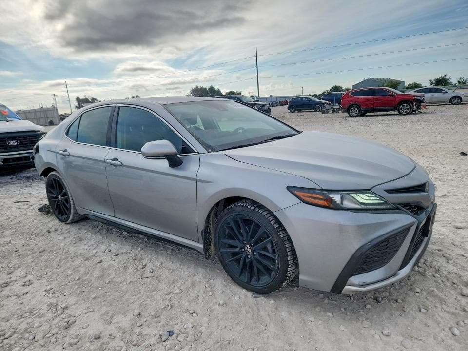 2021 TOYOTA CAMRY XSE 4