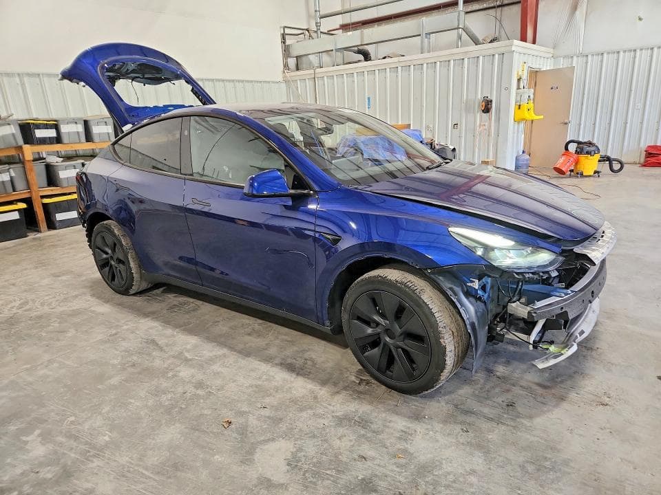 2025 TESLA MODEL Y 4