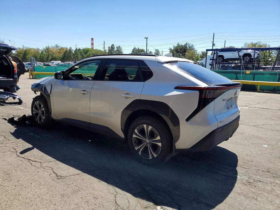 2025 TOYOTA BZ4X XLE 2