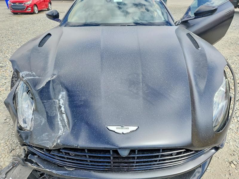 2019 ASTON MARTIN DB11 11