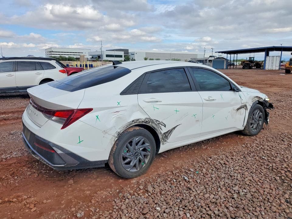 2024 HYUNDAI ELANTRA SEL 3