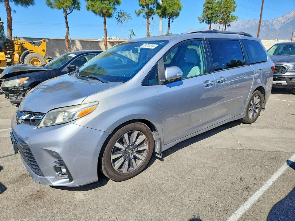 2018 TOYOTA SIENNA LIMITED PREMIUM 7-PASSENGER