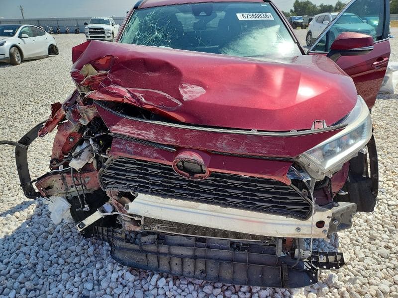 2019 TOYOTA RAV4 XLE 12