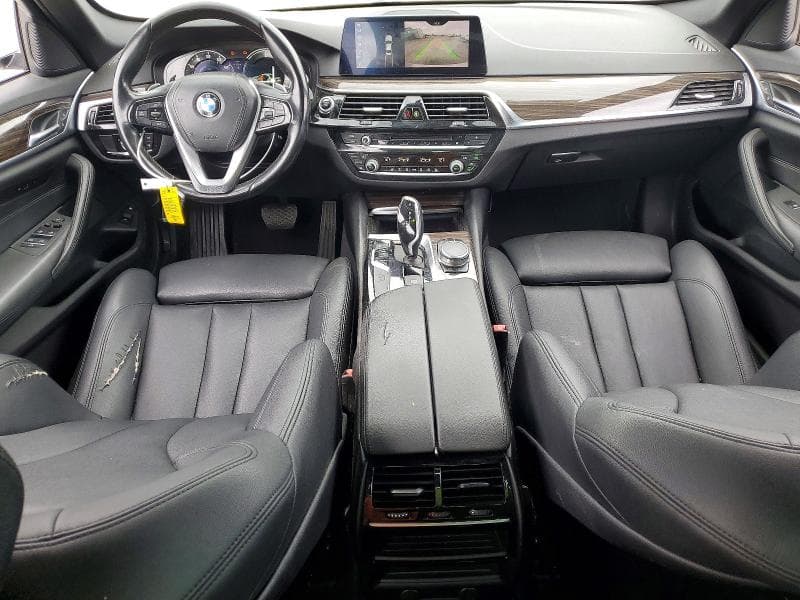 2019 BMW 530E 8