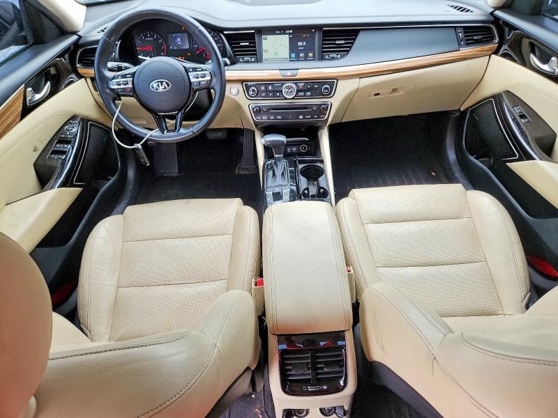 2017 KIA CADENZA PREMIUM 8