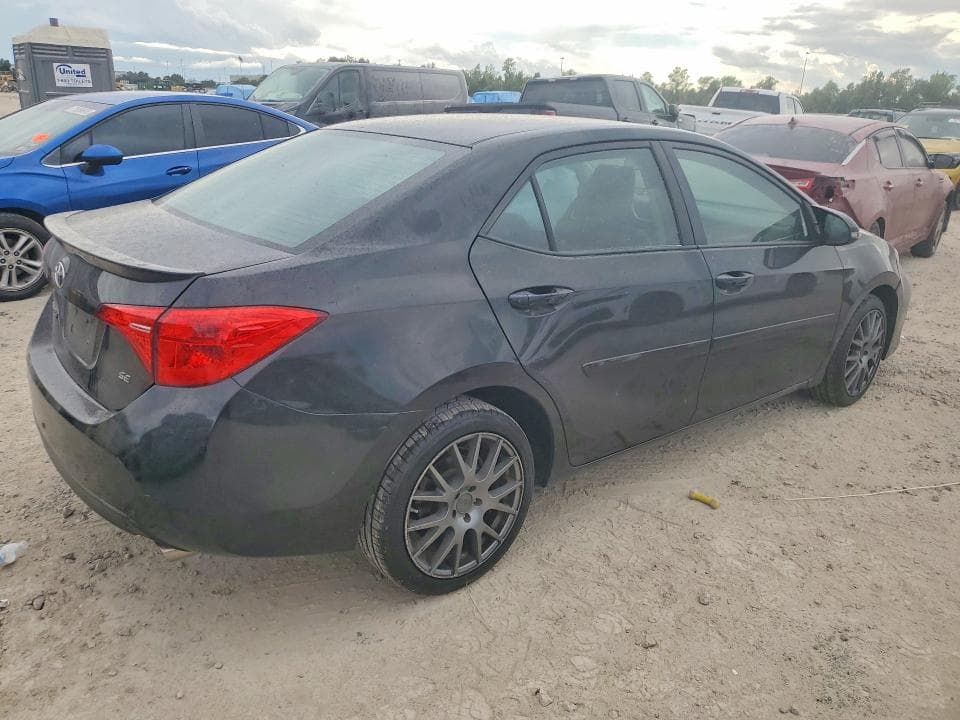 2018 TOYOTA COROLLA SE 3