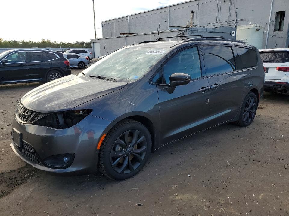 2019 CHRYSLER PACIFICA LIMITED - 1