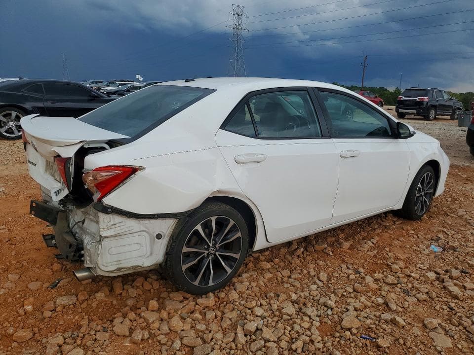 2017 TOYOTA COROLLA SE 3