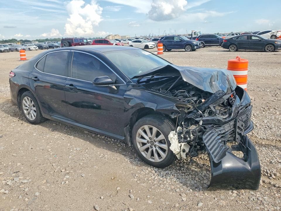 2019 TOYOTA CAMRY LE 4