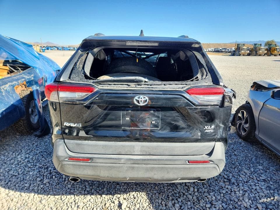 2019 TOYOTA RAV4 XLE 6