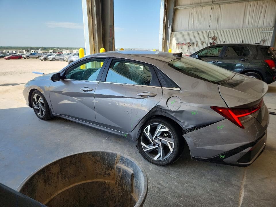 2025 HYUNDAI ELANTRA SEL 2