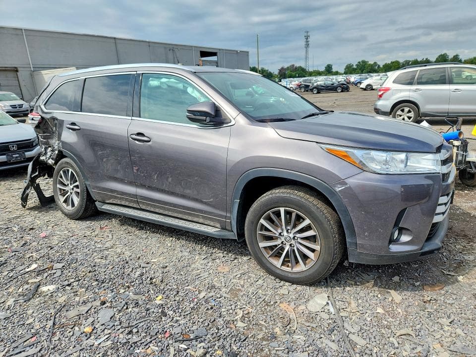 2018 TOYOTA HIGHLANDER XLE 4