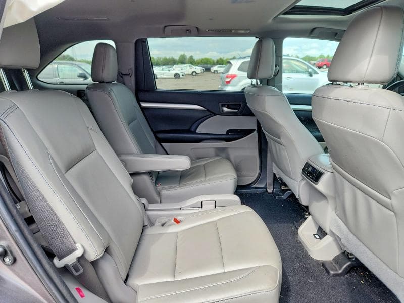2018 TOYOTA HIGHLANDER XLE 10