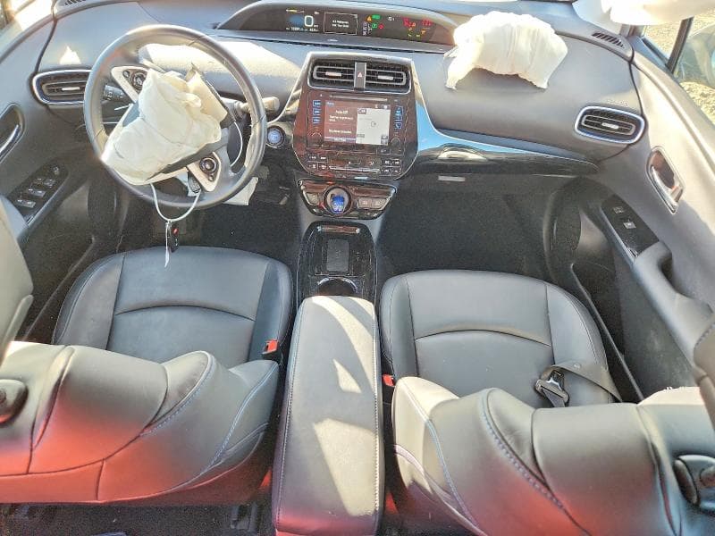 2017 TOYOTA PRIUS THREE TOURING 8