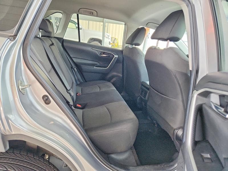 2021 TOYOTA RAV4 XLE 11