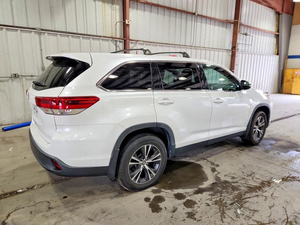 2019 TOYOTA HIGHLANDER LE 3