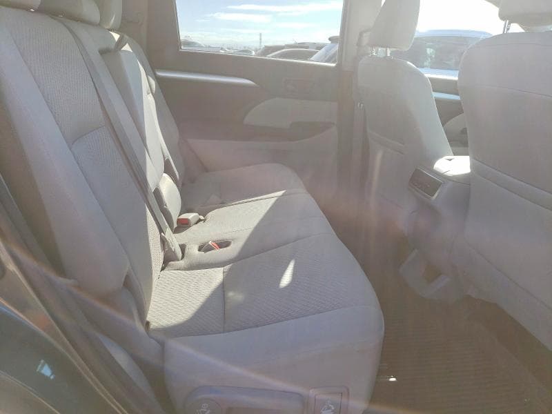 2018 TOYOTA HIGHLANDER LE 10