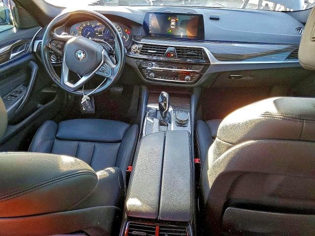 2019 BMW 530E 8