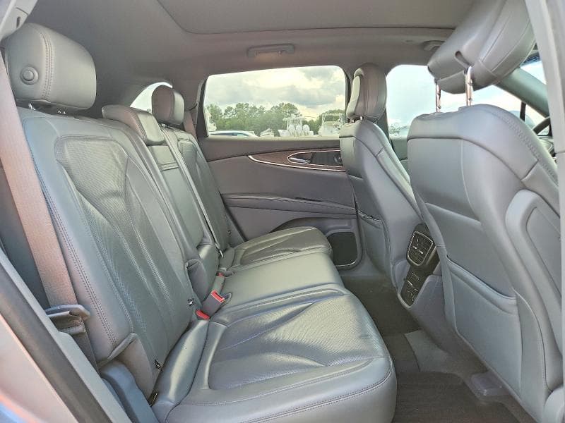 2020 LINCOLN NAUTILUS RESERVE 11