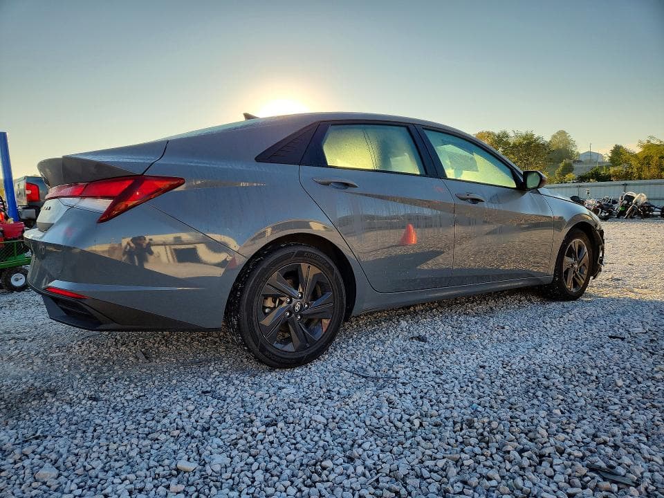 2022 HYUNDAI ELANTRA SEL 3