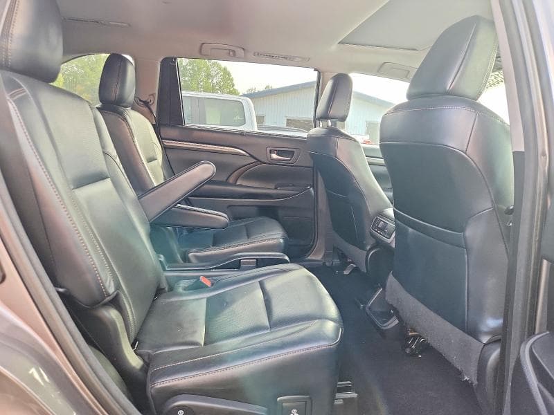 2018 TOYOTA HIGHLANDER LIMITED 11