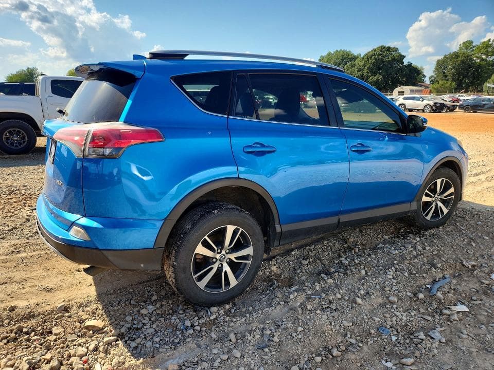 2017 TOYOTA RAV4 XLE 3