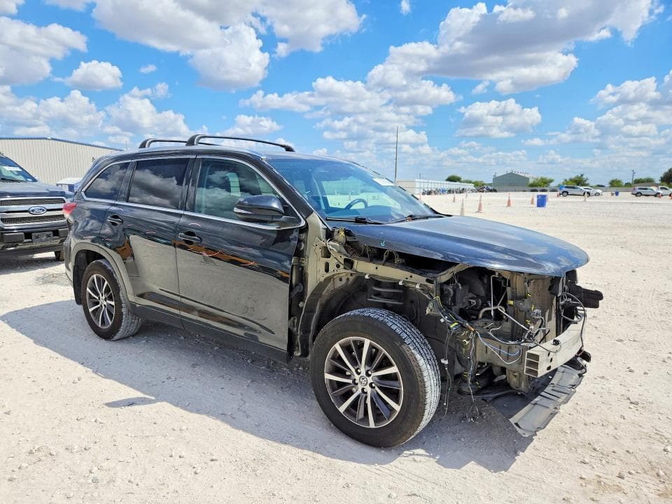 2018 TOYOTA HIGHLANDER XLE 4