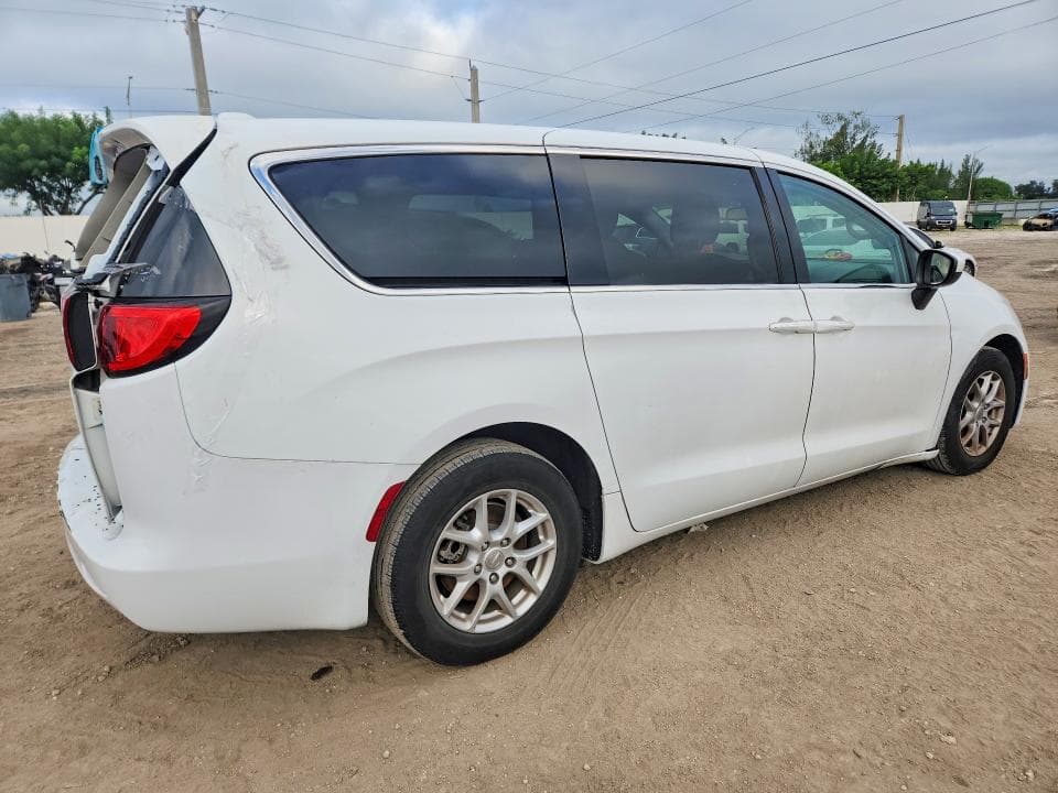 2017 CHRYSLER PACIFICA LX 3