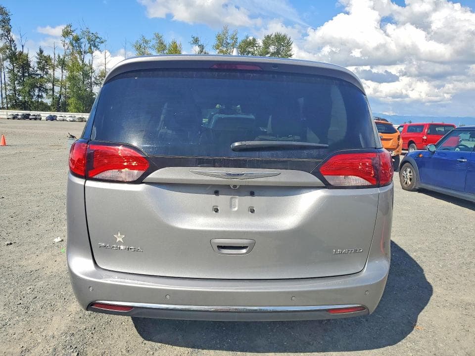 2017 CHRYSLER PACIFICA LIMITED 6