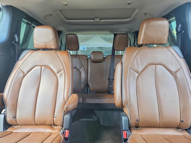 2017 CHRYSLER PACIFICA LIMITED 10