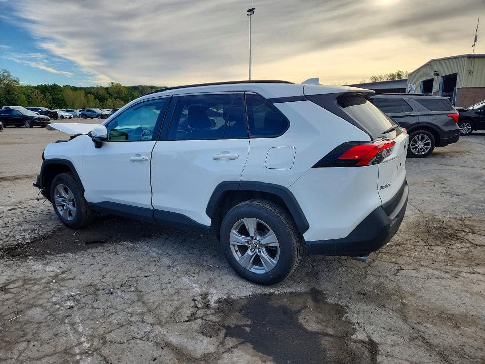 2023 TOYOTA RAV4 XLE 2