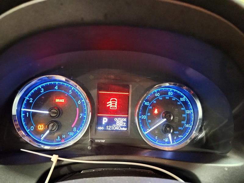 2018 TOYOTA COROLLA LE 9