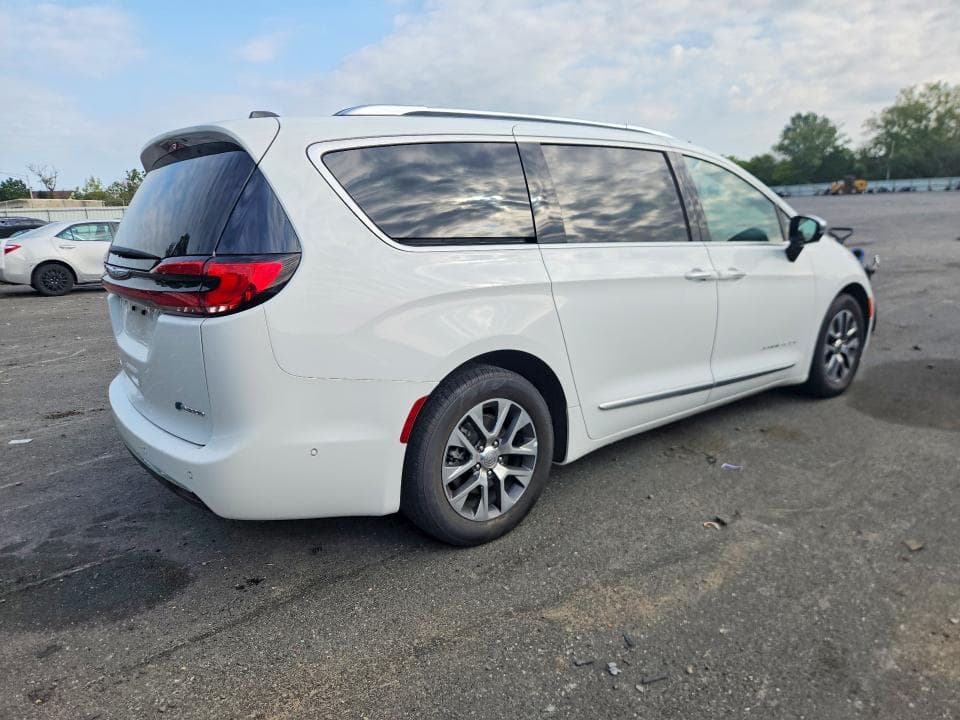 2023 CHRYSLER PACIFICA HYBRID PINNACLE 3