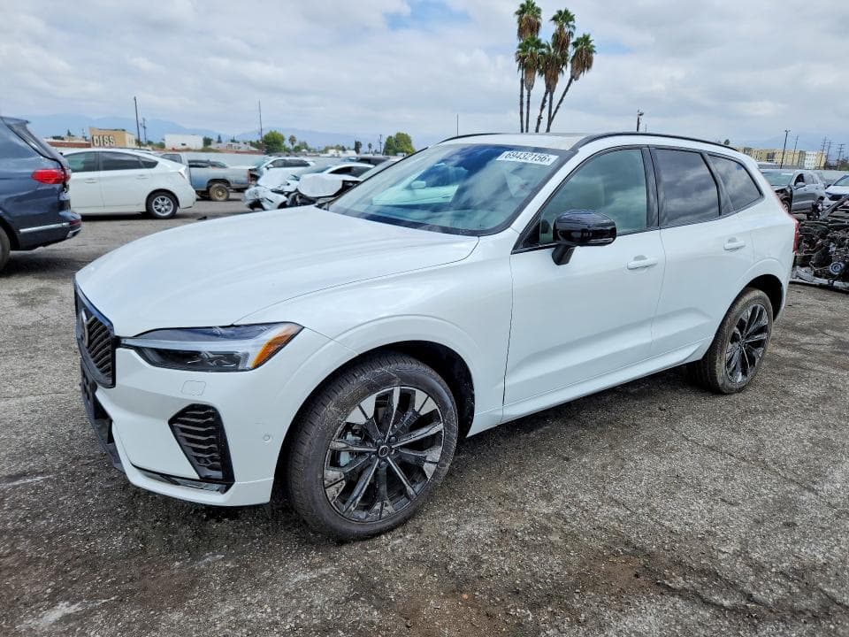 2026 VOLVO XC60 PLUS
