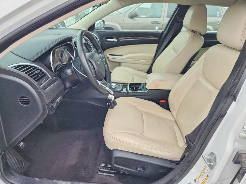 2017 CHRYSLER 300 LIMITED 7