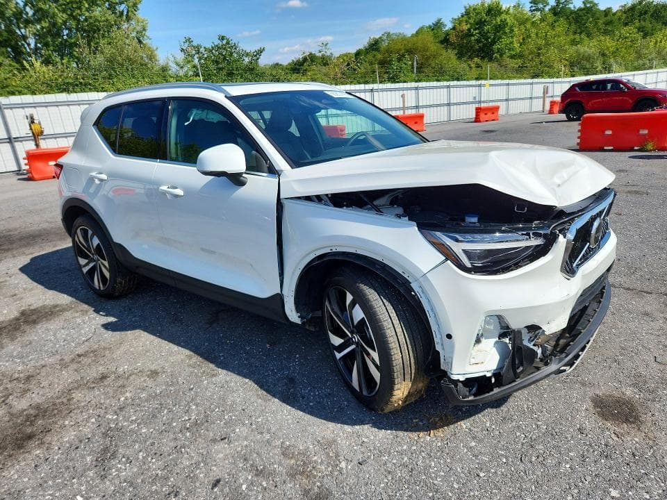 2024 VOLVO XC40 ULTIMATE 4