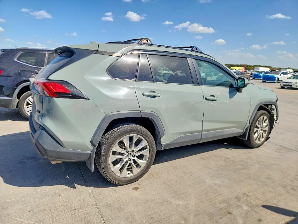 2020 TOYOTA RAV4 XLE PREMIUM 3