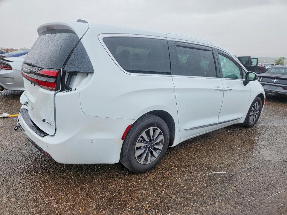2023 CHRYSLER PACIFICA HYBRID LIMITED 3