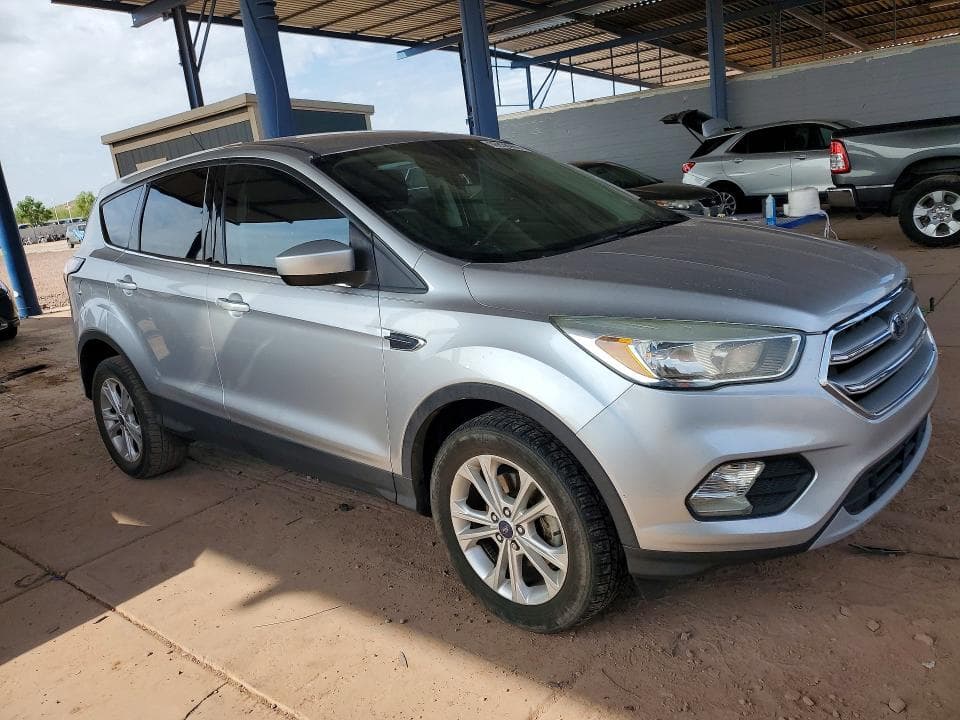 2017 FORD ESCAPE SE 4