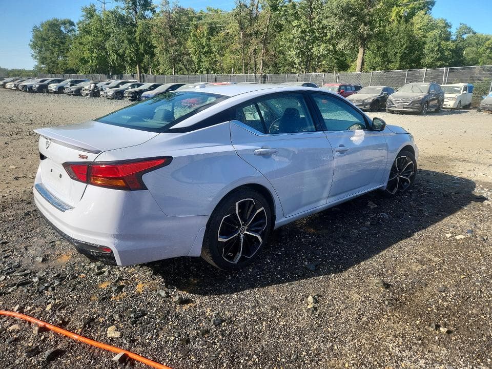 2023 NISSAN ALTIMA SR 3