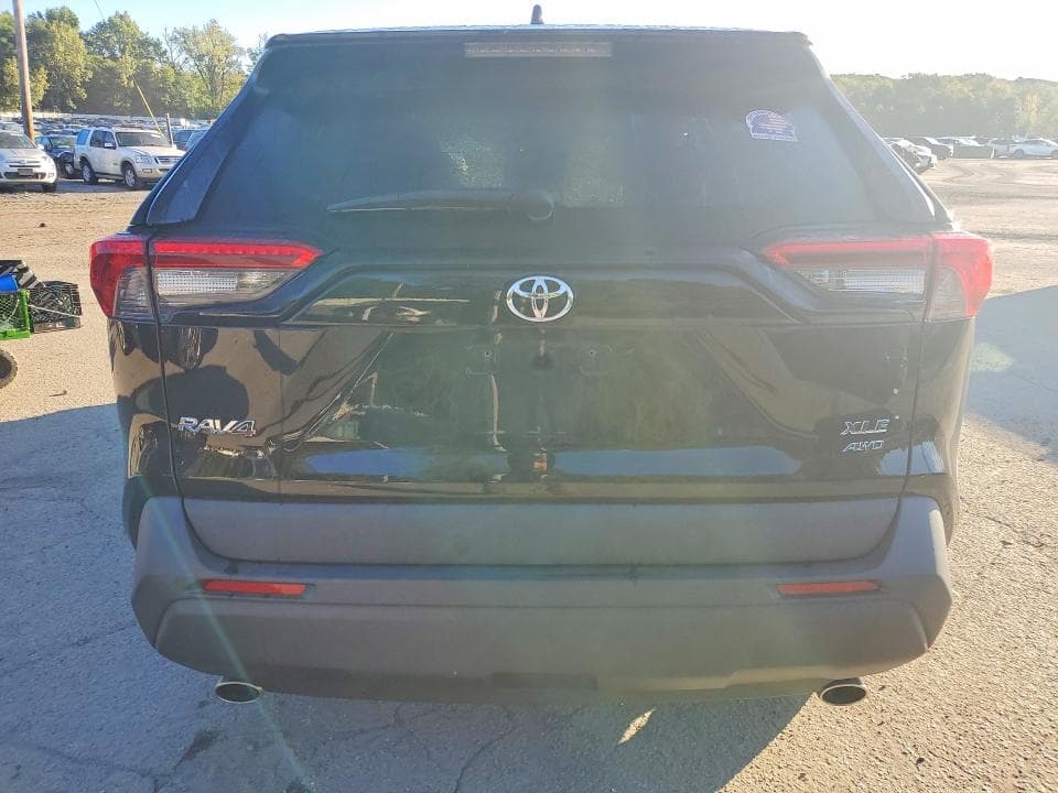 2020 TOYOTA RAV4 XLE 6