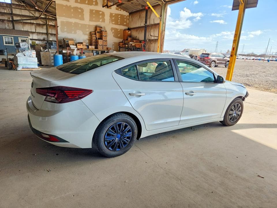 2019 HYUNDAI ELANTRA SE 3