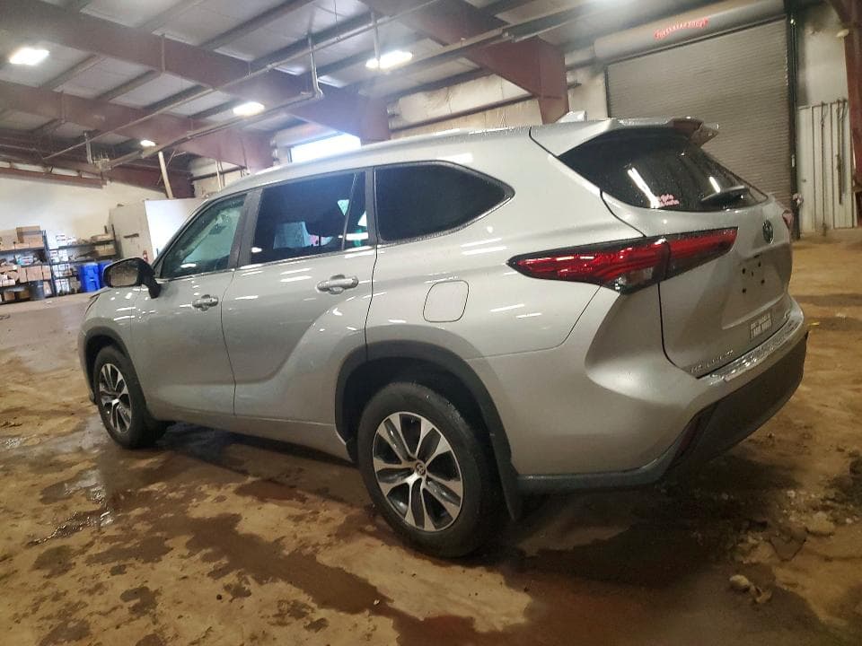 2023 TOYOTA HIGHLANDER XLE 2