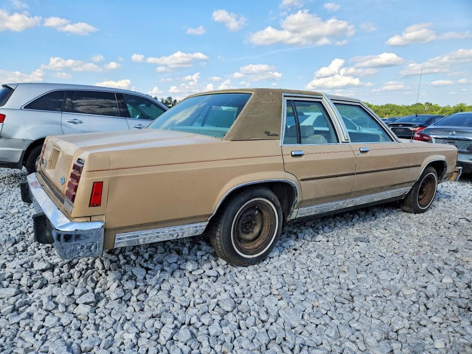 1985 FORD LTD CROWN VICTORIA 3