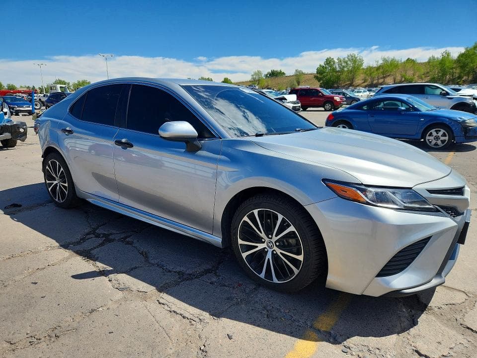 2018 TOYOTA CAMRY SE 4